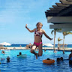 Meet your Posher, Rae